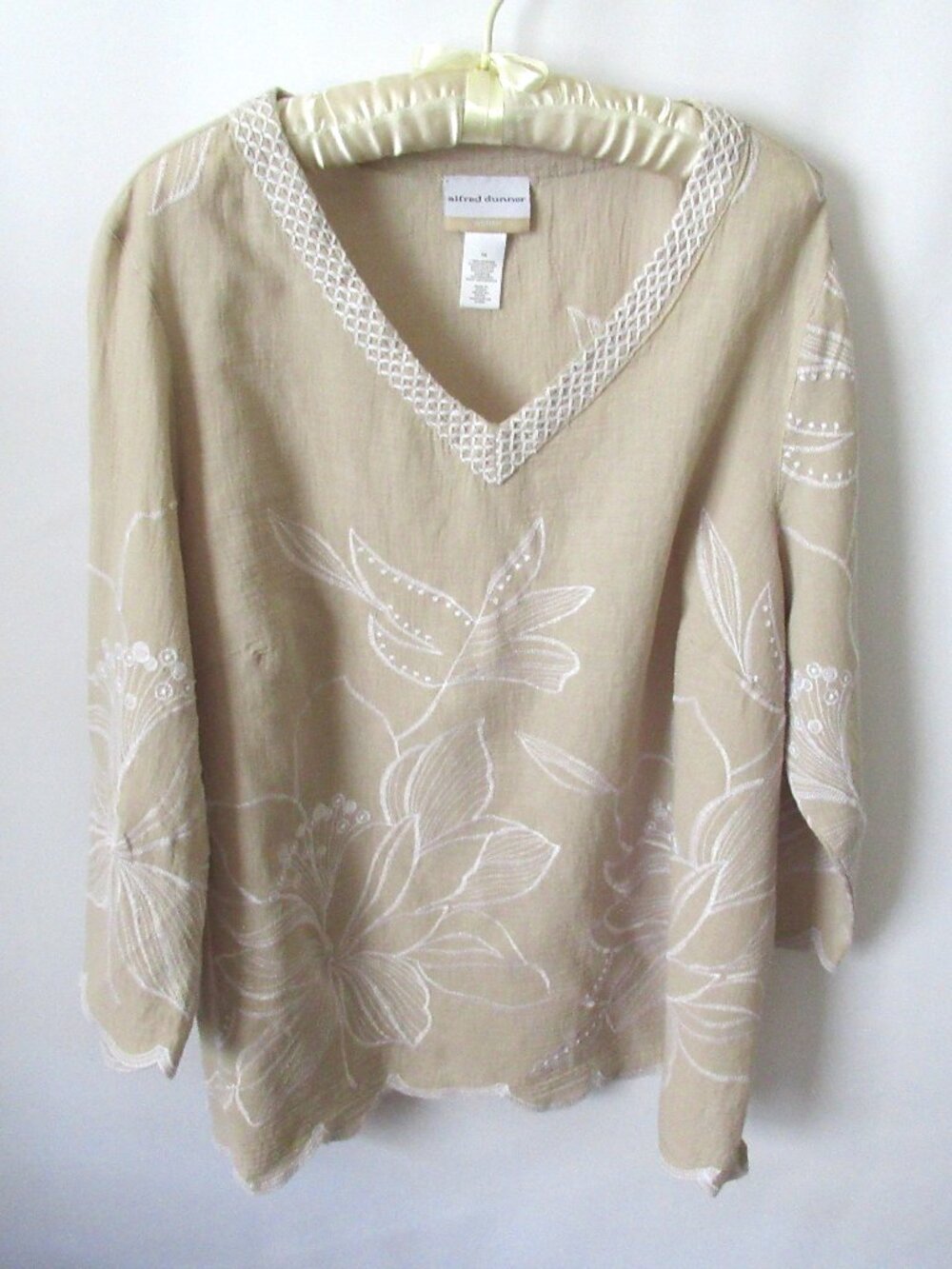 Alfred Dunner beige white embroidered V-neck 3/4 slv popover top *Sz 1X*